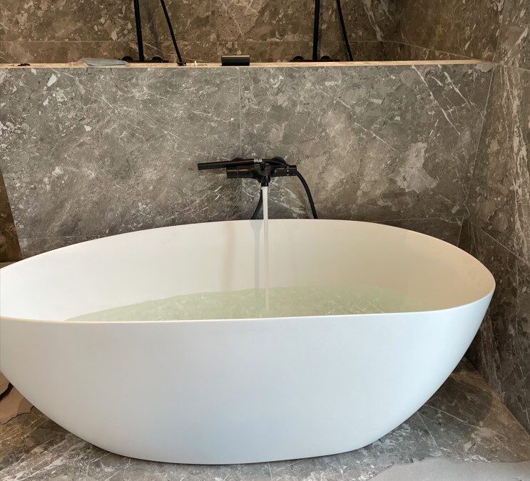 Nyt badekar på badeværelse