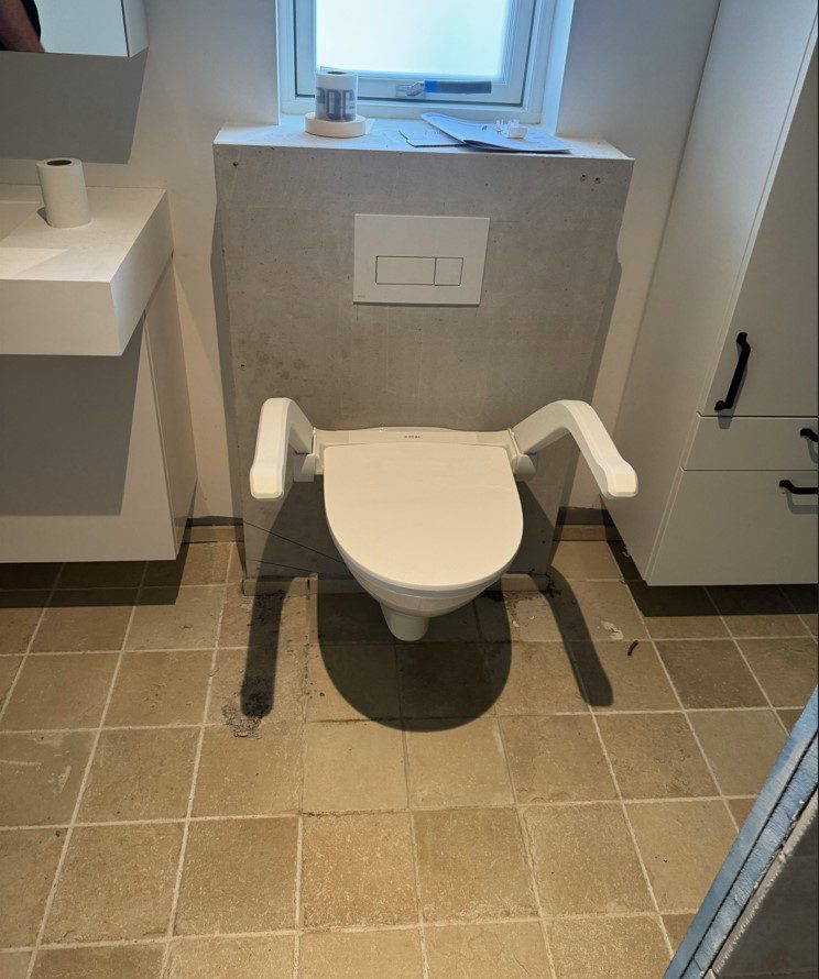 Nyt toilet med støtte